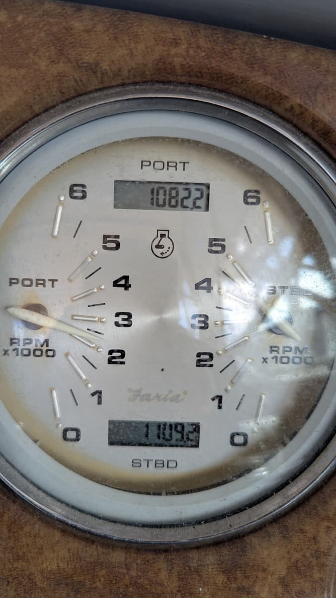 2008 Rinker 300 Express