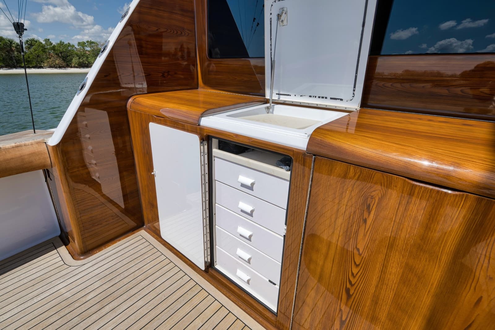 Viking 52 - THE HURRICANE - Cockpit