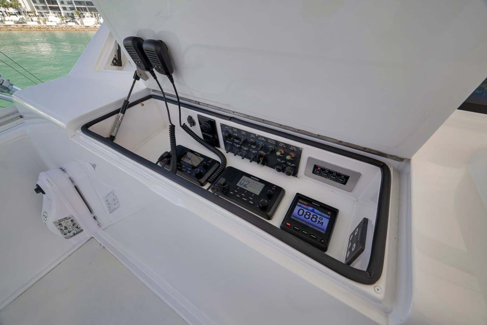 Viking 52 - THE HURRICANE - Flybridge Helm Station Electronics 