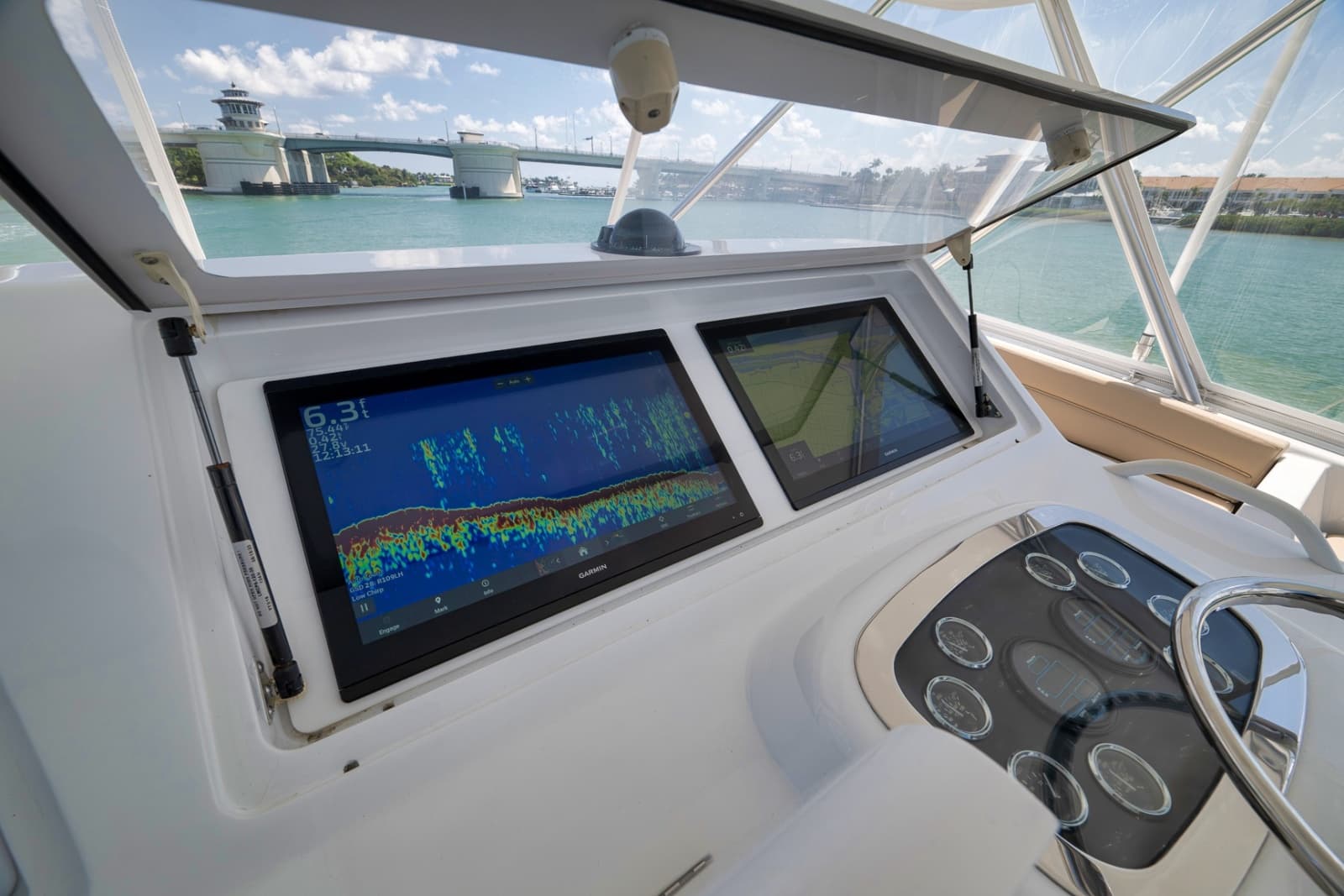 Viking 52 - THE HURRICANE - Flybridge Helm Station Electronics 