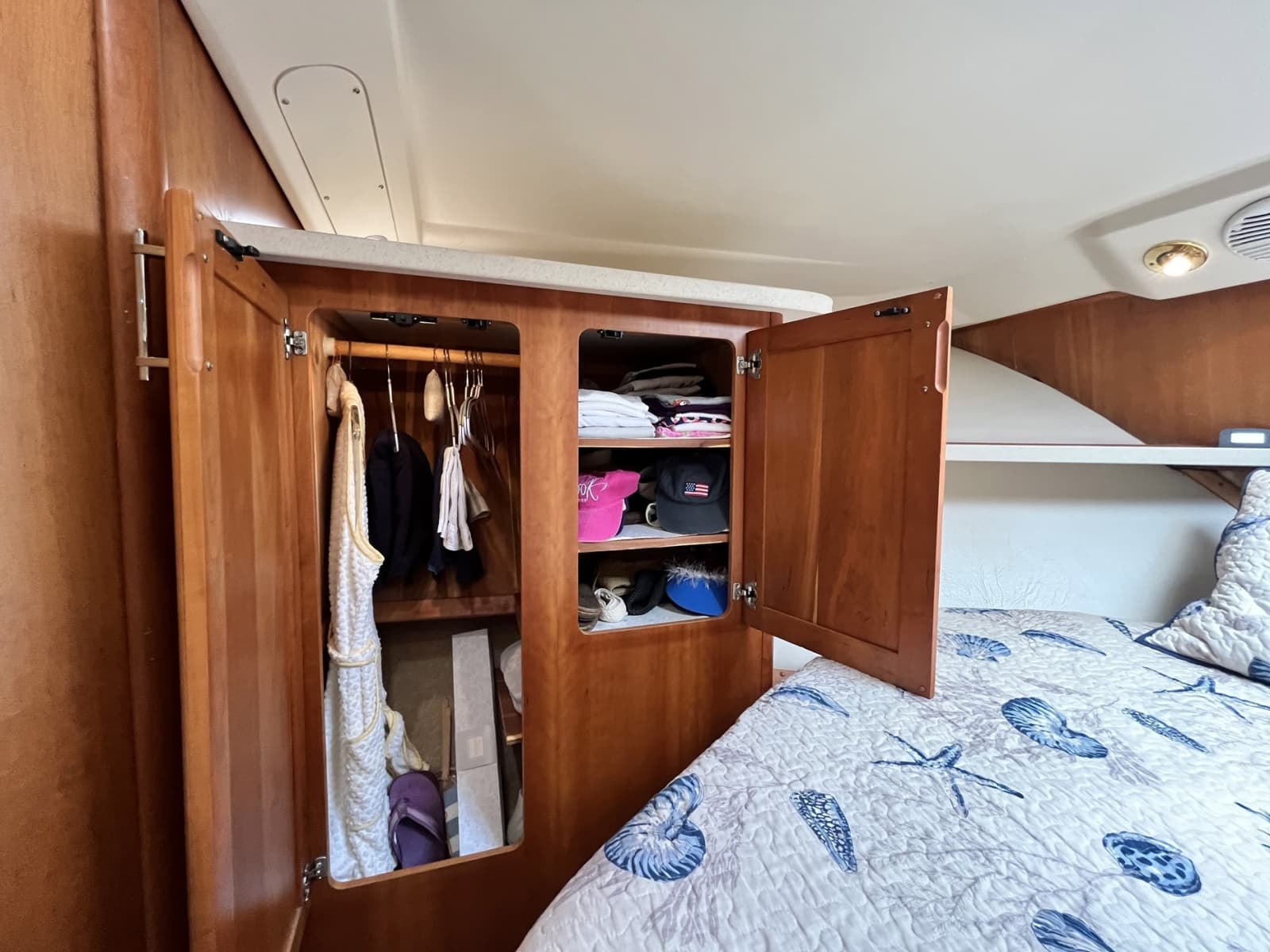 2003 Luhrs 40 Convertible