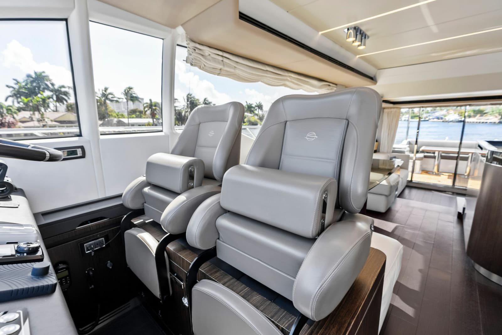 2020 Azimut Flybridge