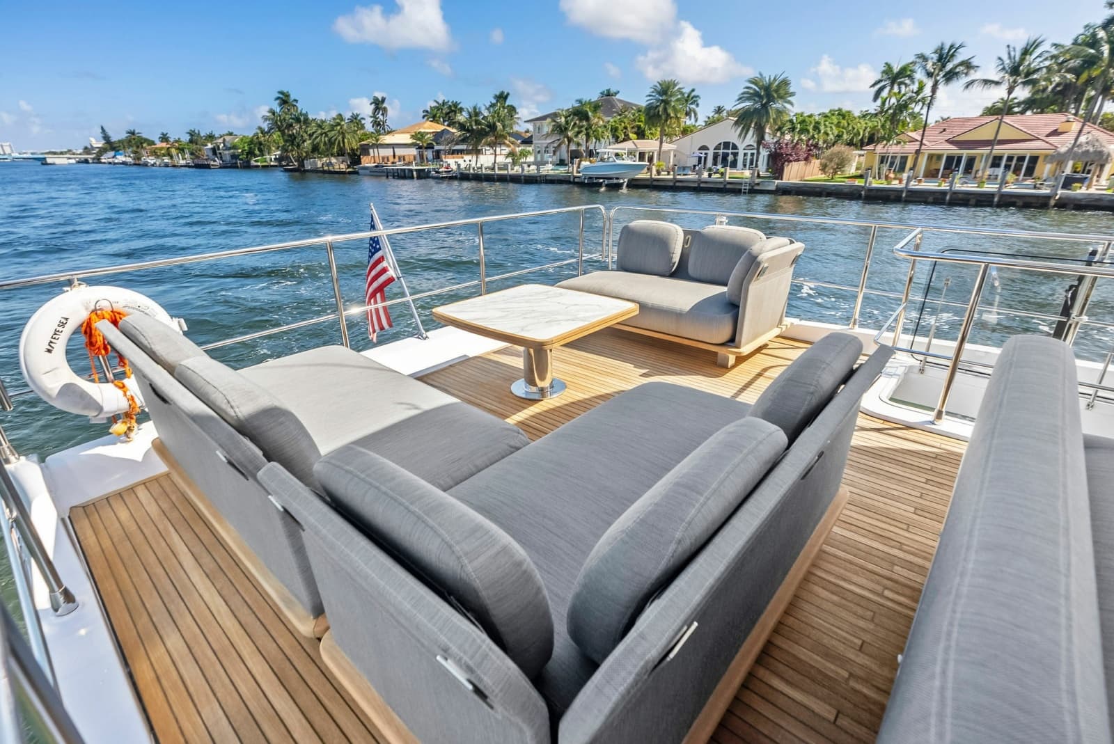 2020 Azimut Flybridge