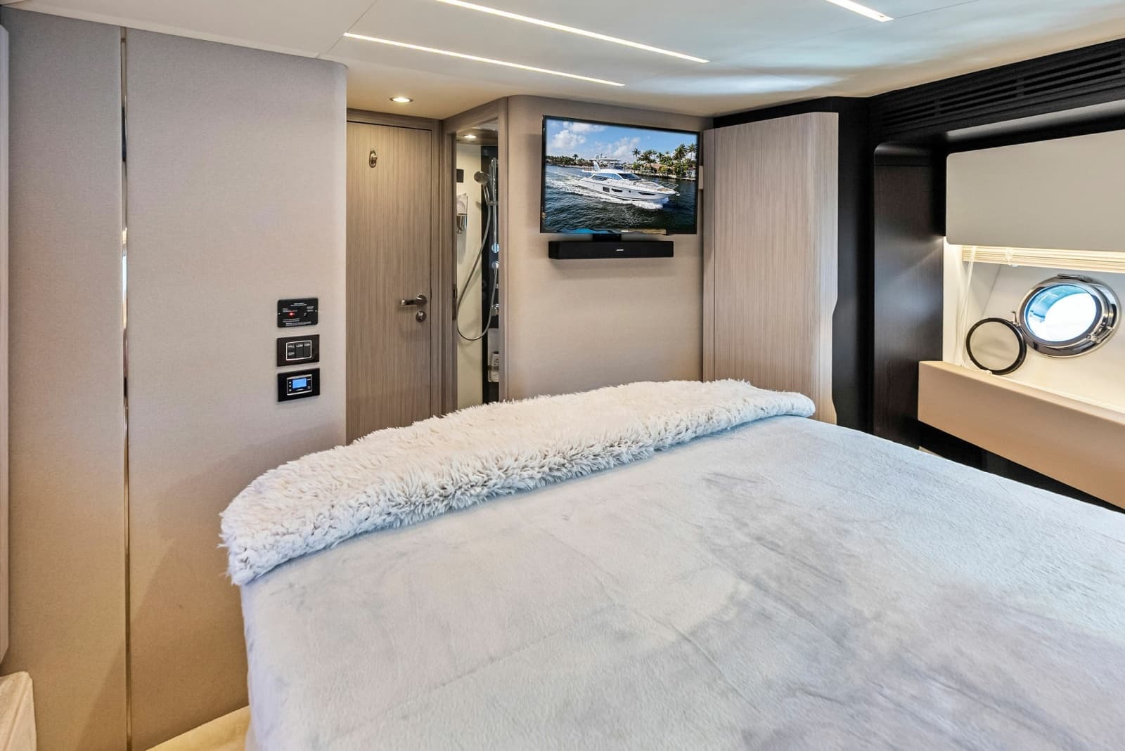 2020 Azimut Flybridge