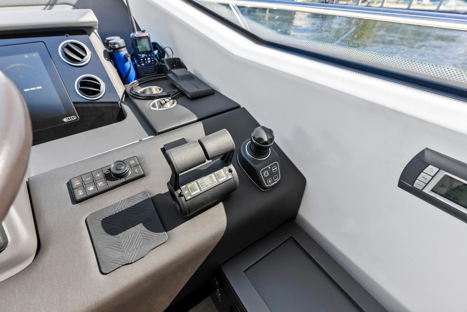 2020 Azimut Flybridge