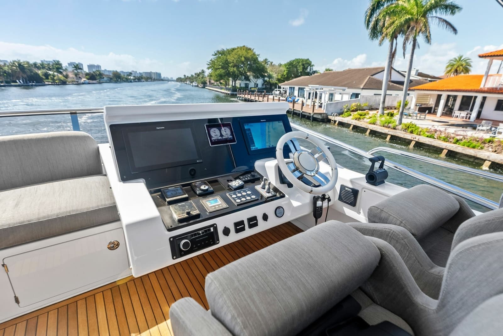 2020 Azimut Flybridge