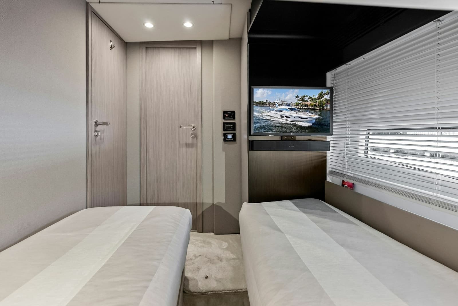 2020 Azimut Flybridge