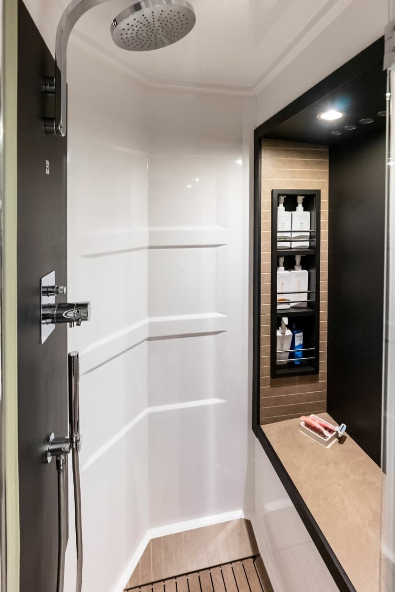 2020 Azimut Flybridge