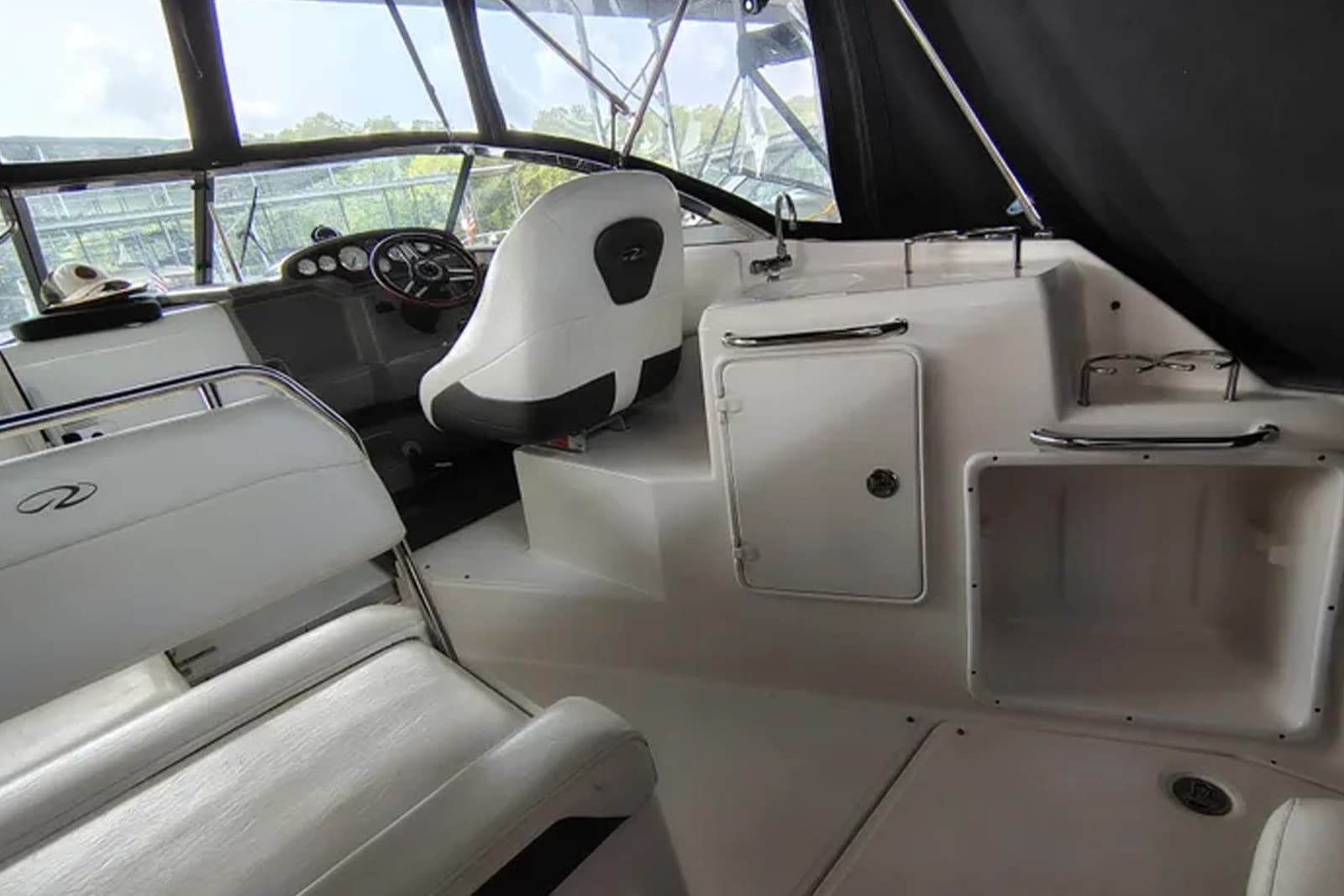 2008 Regal 2565 Window Express - Photo 16