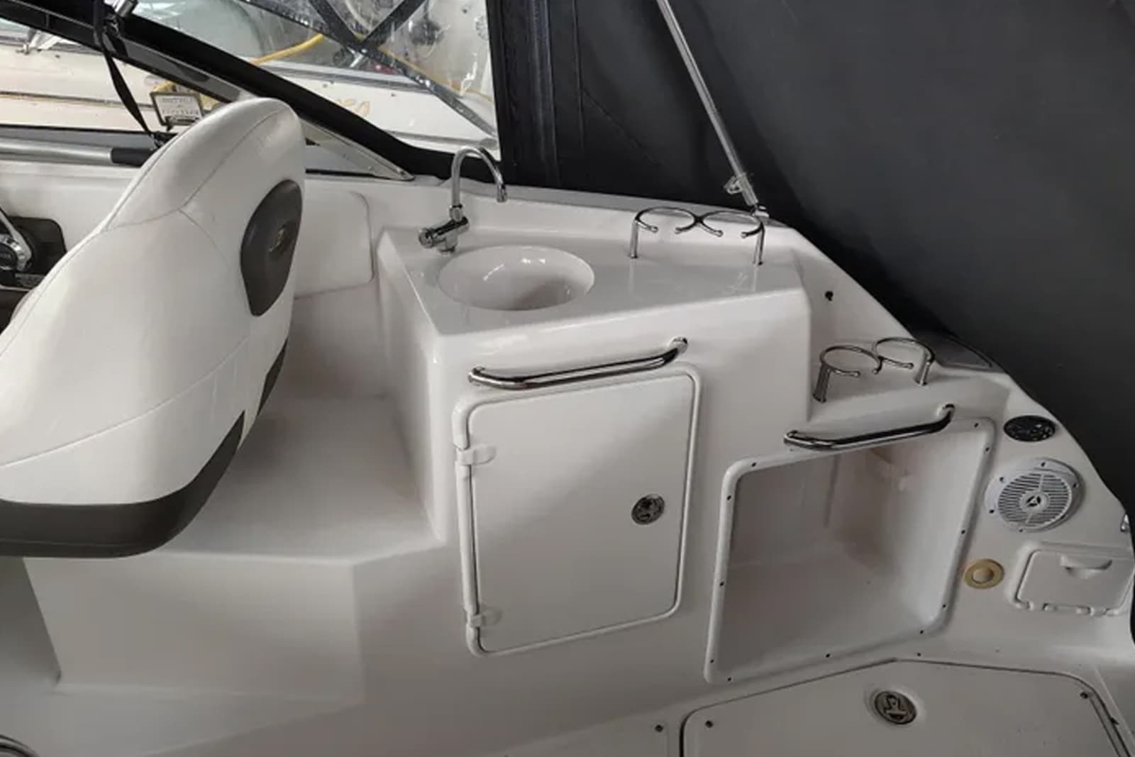 2008 Regal 2565 Window Express - Photo 15