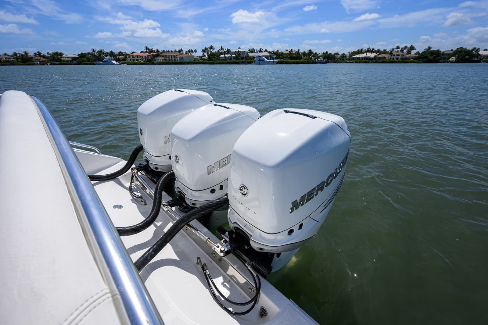 Bahama 41 - Exterior Engines