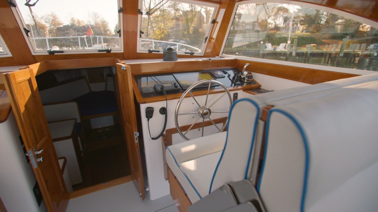 Imgi_24_2021 Ellis 36 Express Cruiser Power 10135478 20260401140230318 14