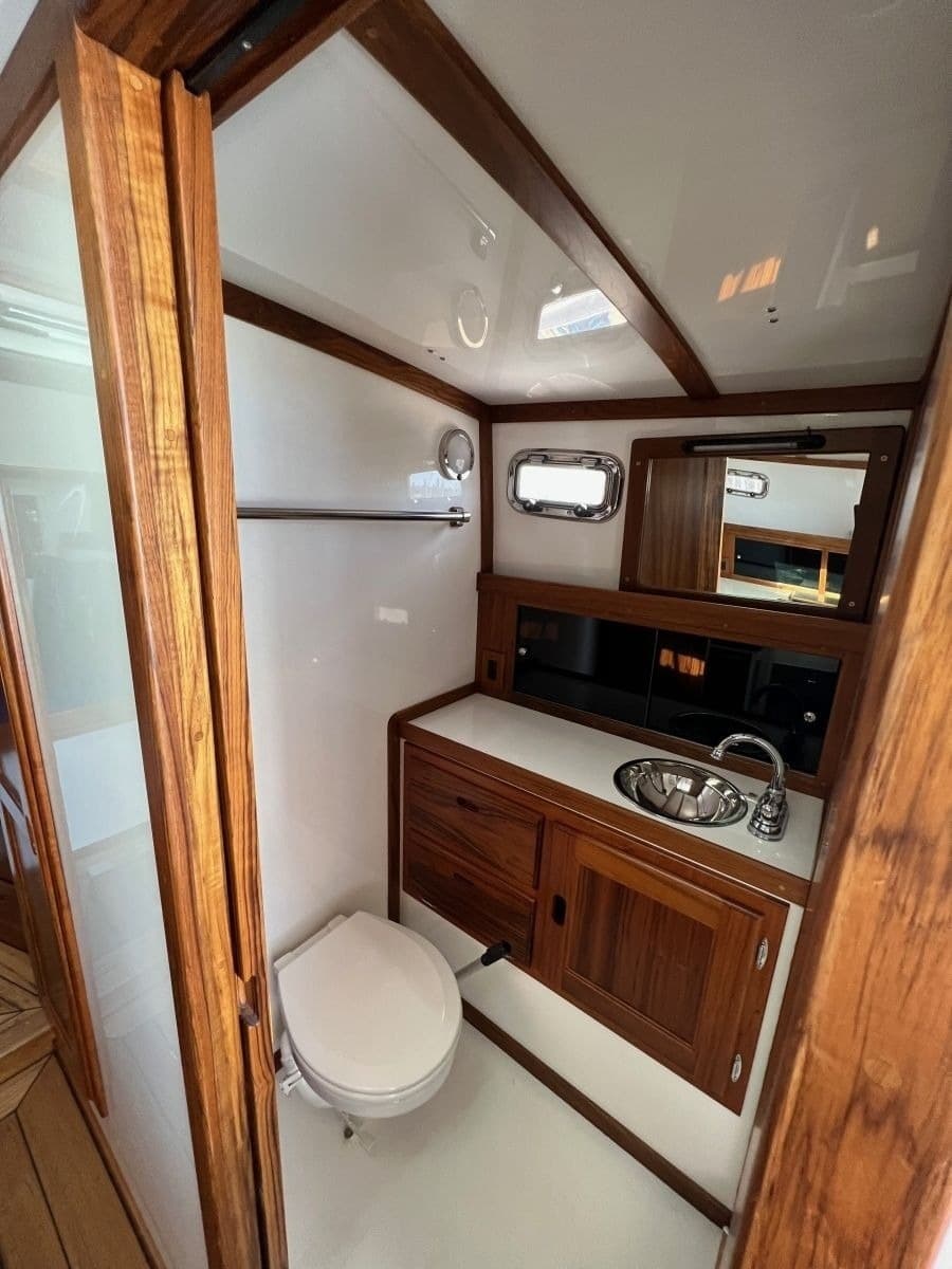 Imgi_33_2021 Ellis 36 Express Cruiser Power 10135478 20260401140230404 23