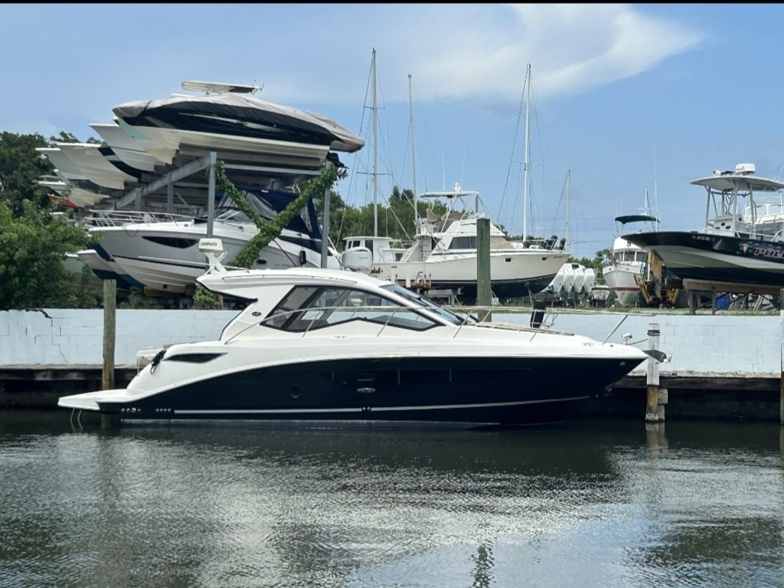 2018 Sea Ray 350 Sundancer Coupe - Photo 1