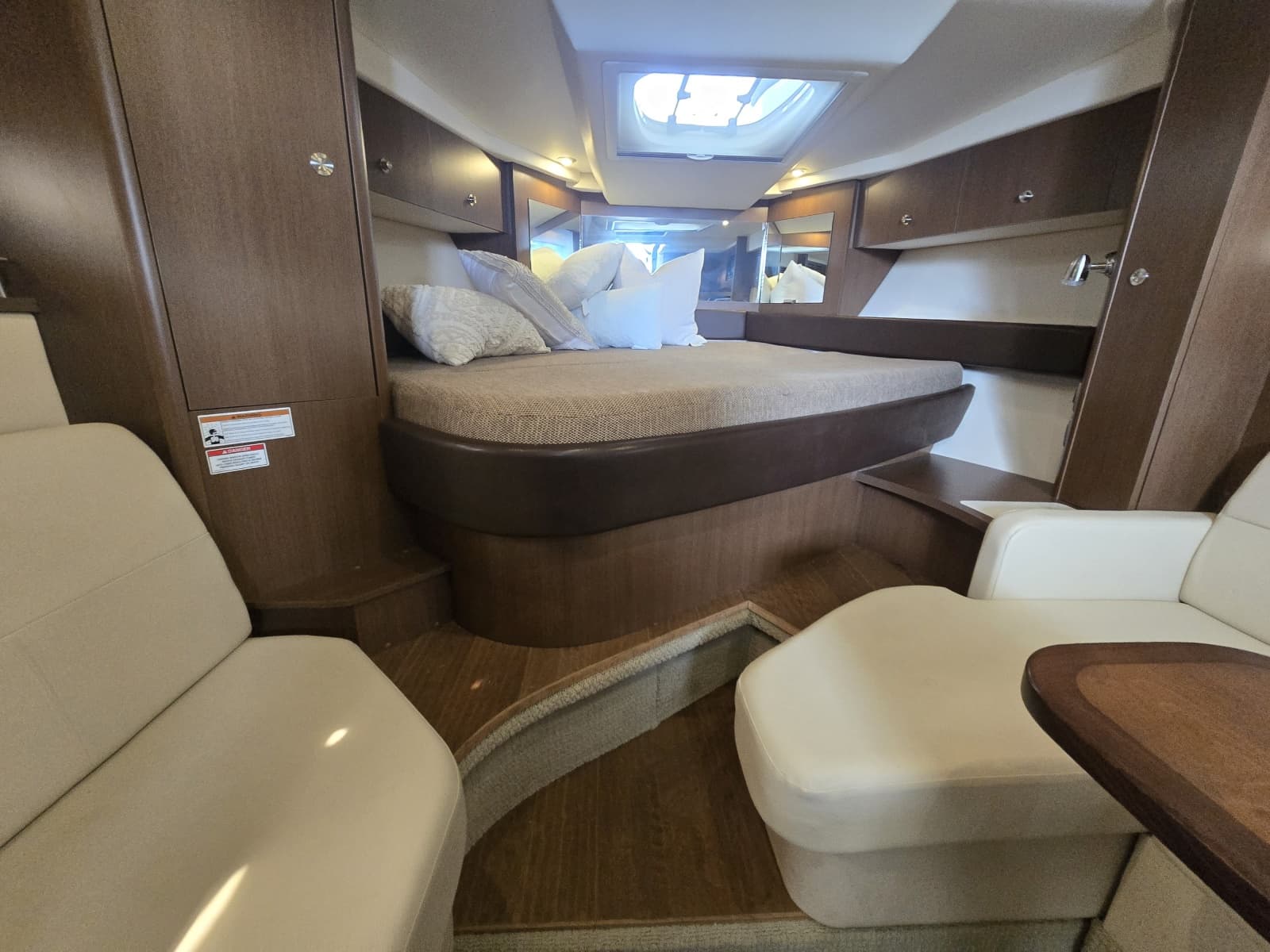 2018 Sea Ray 350 Sundancer Coupe - Photo 20