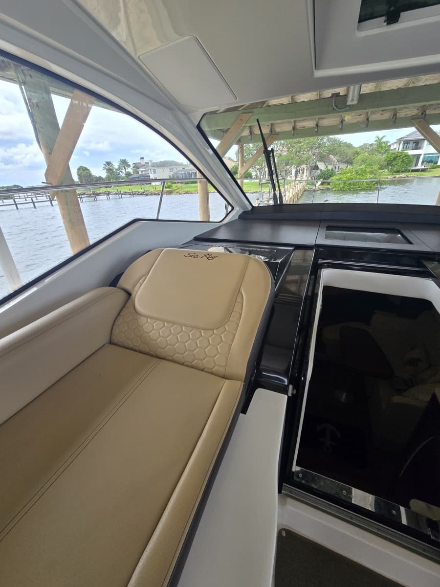 2018 Sea Ray 350 Sundancer Coupe - Photo 25