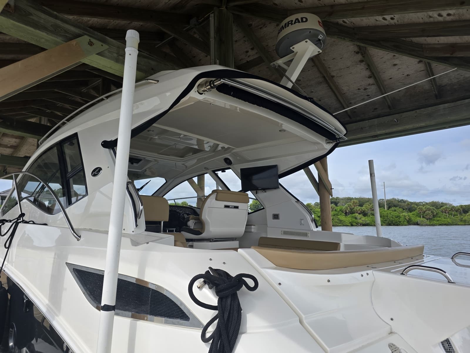 2018 Sea Ray 350 Sundancer Coupe - Photo 8