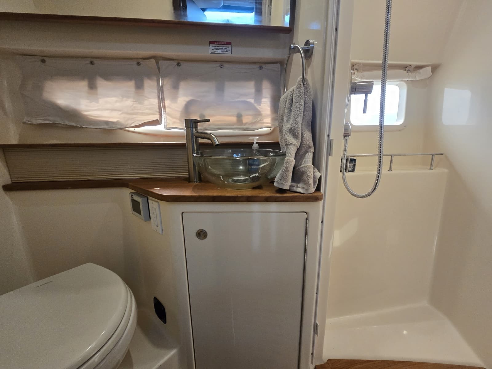 2018 Sea Ray 350 Sundancer Coupe - Photo 21