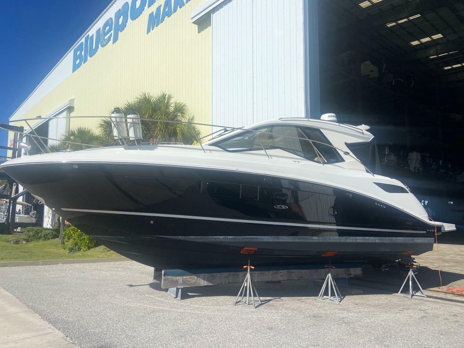 2018 Sea Ray 350 Sundancer Coupe - Photo 2