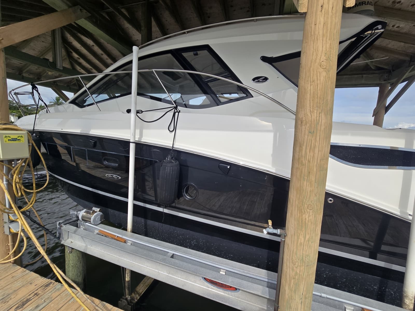 2018 Sea Ray 350 Sundancer Coupe - Photo 6