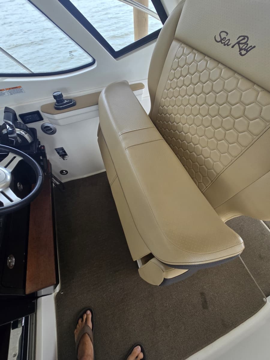 2018 Sea Ray 350 Sundancer Coupe - Photo 27