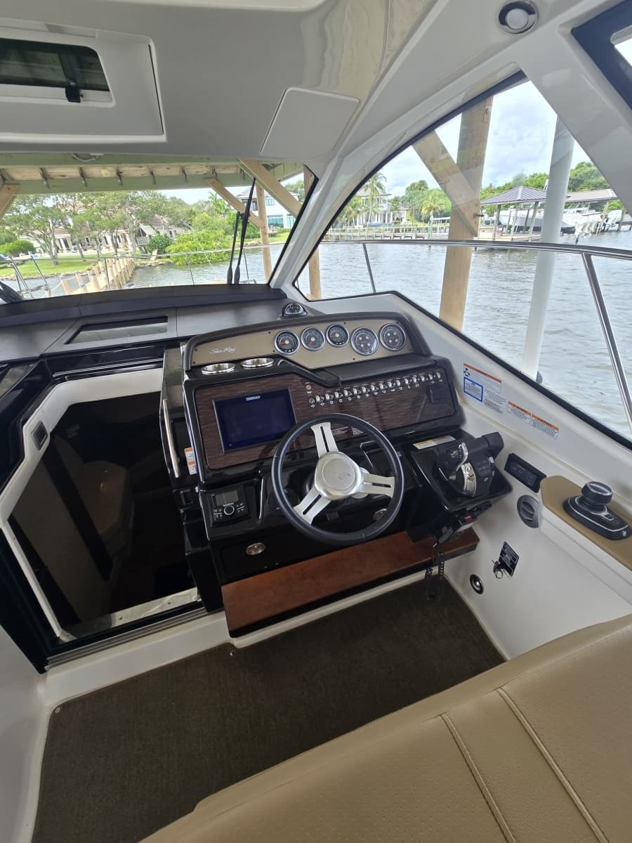 2018 Sea Ray 350 Sundancer Coupe - Photo 28