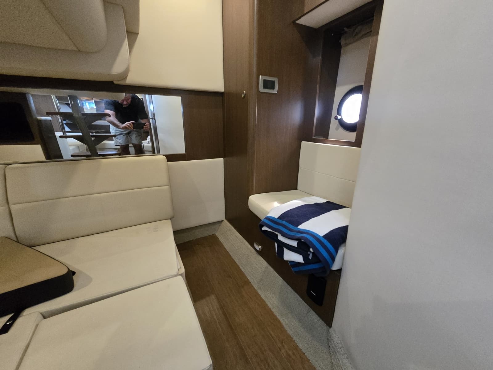 2018 Sea Ray 350 Sundancer Coupe - Photo 22