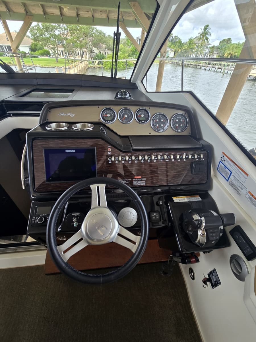 2018 Sea Ray 350 Sundancer Coupe - Photo 26