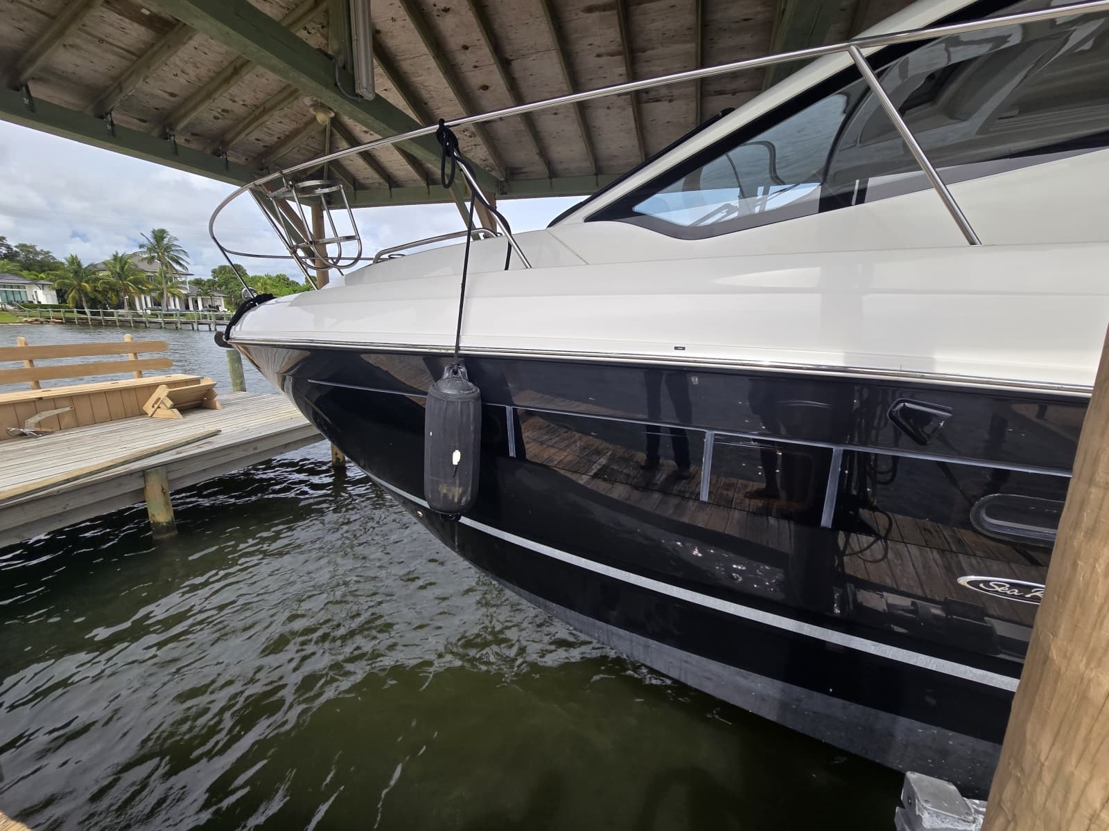 2018 Sea Ray 350 Sundancer Coupe - Photo 7