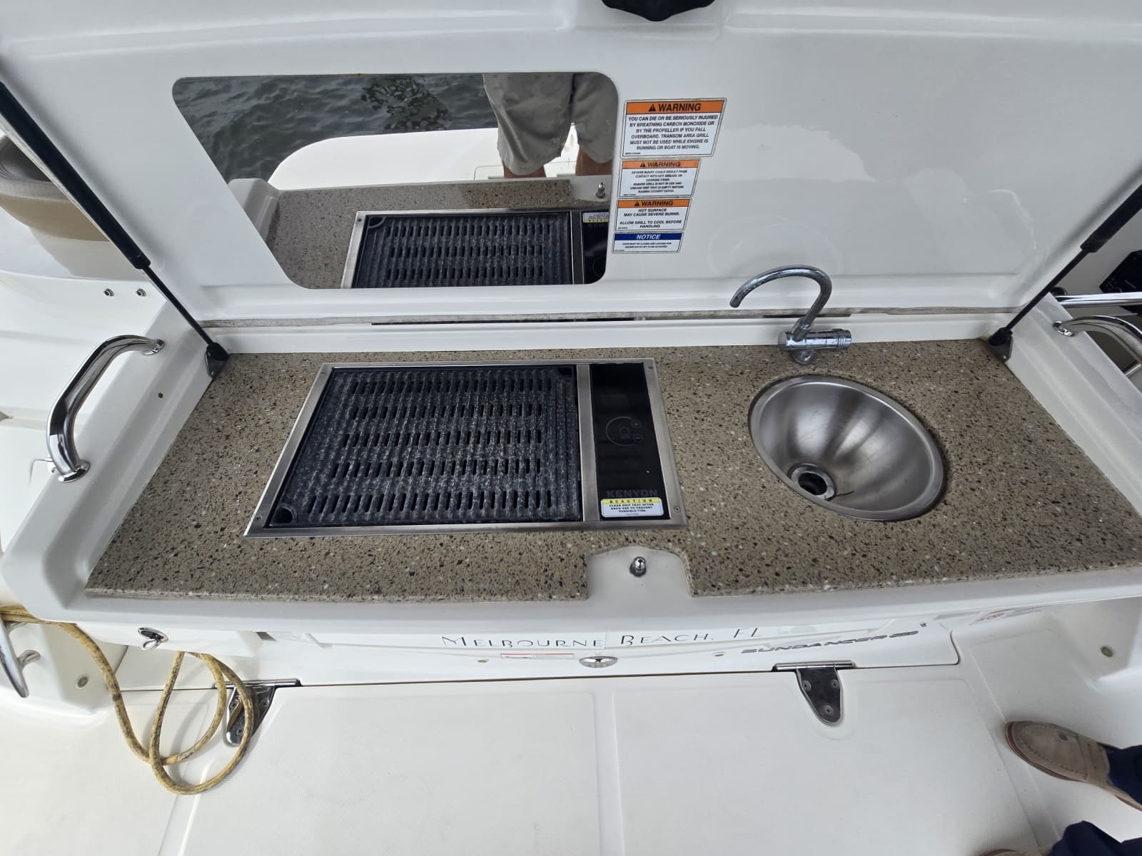 2018 Sea Ray 350 Sundancer Coupe - Photo 14