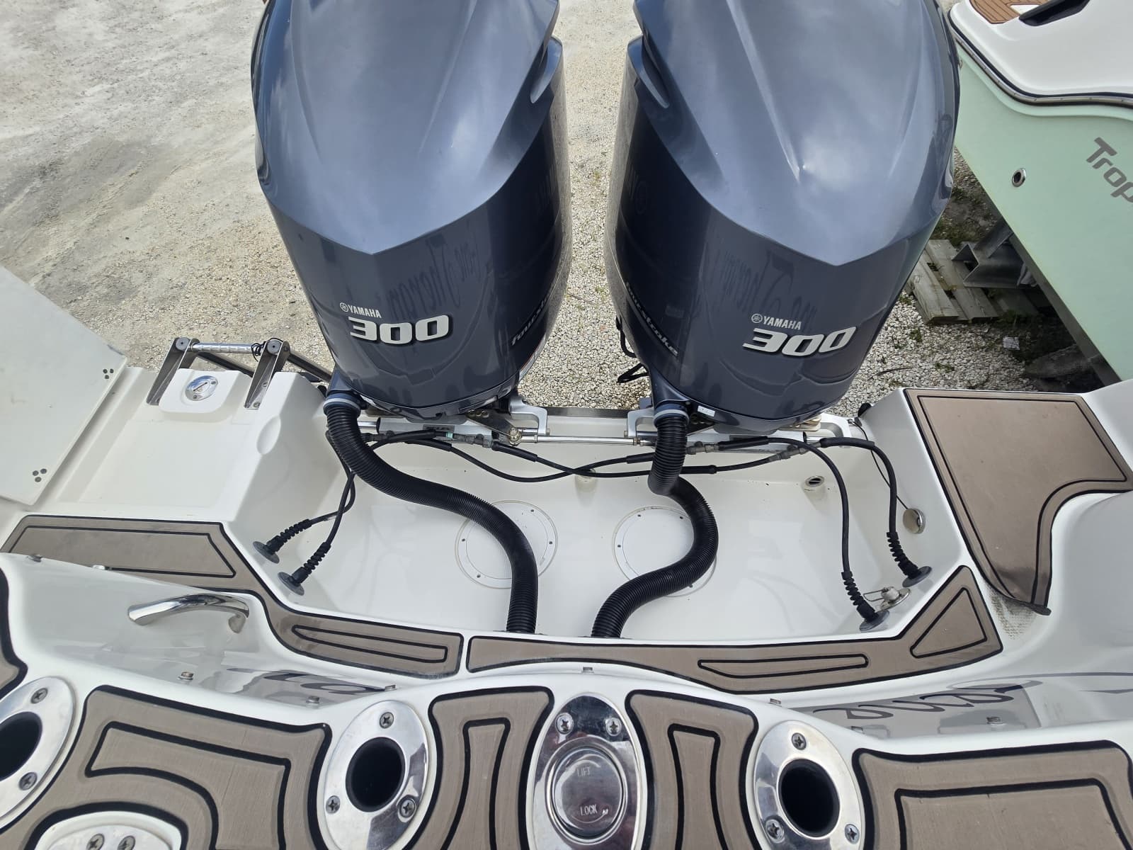 2017 Sailfish Dual Console 325 - Photo 23