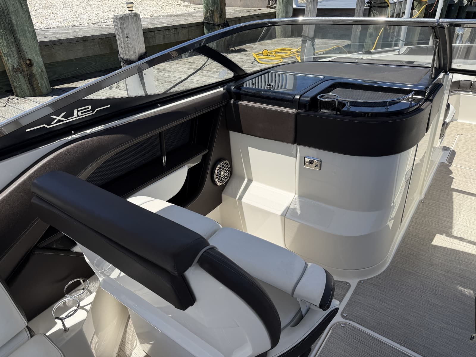 2017 Sea Ray 310 SLX - Photo 16