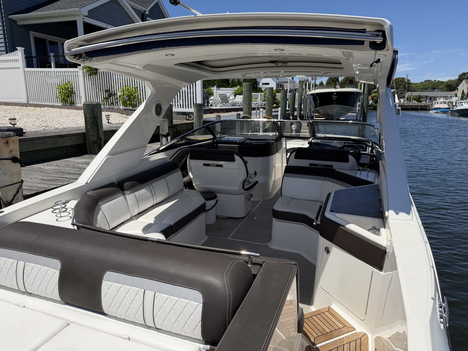 2017 Sea Ray 310 SLX - Photo 11