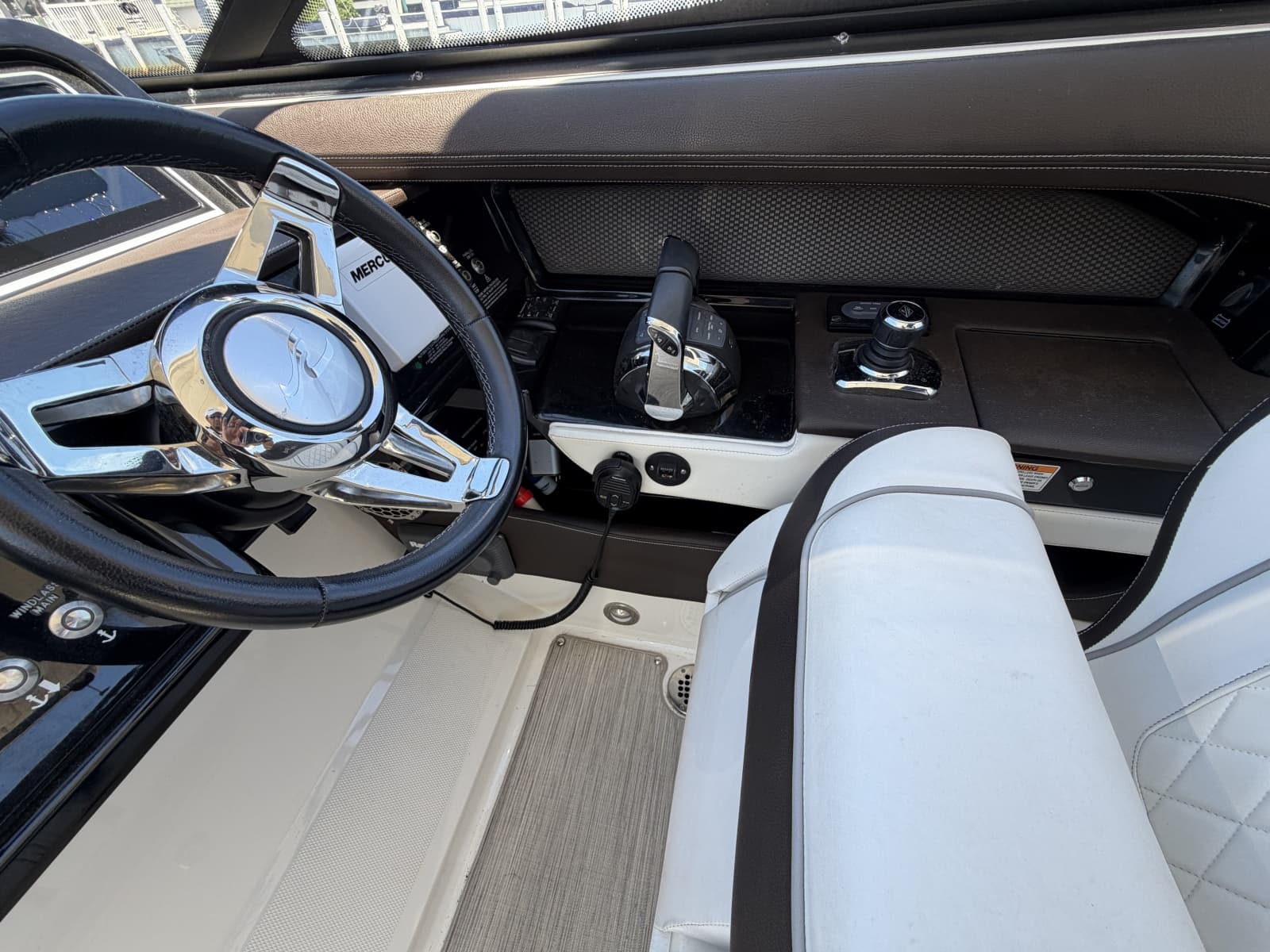 2017 Sea Ray 310 SLX - Photo 20