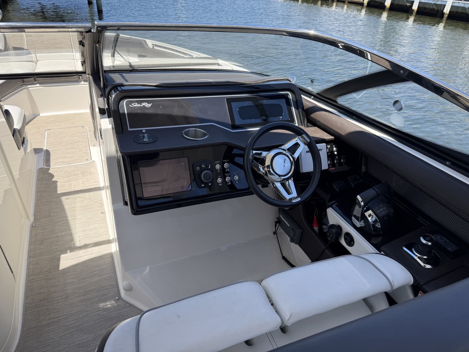 2017 Sea Ray 310 SLX - Photo 21