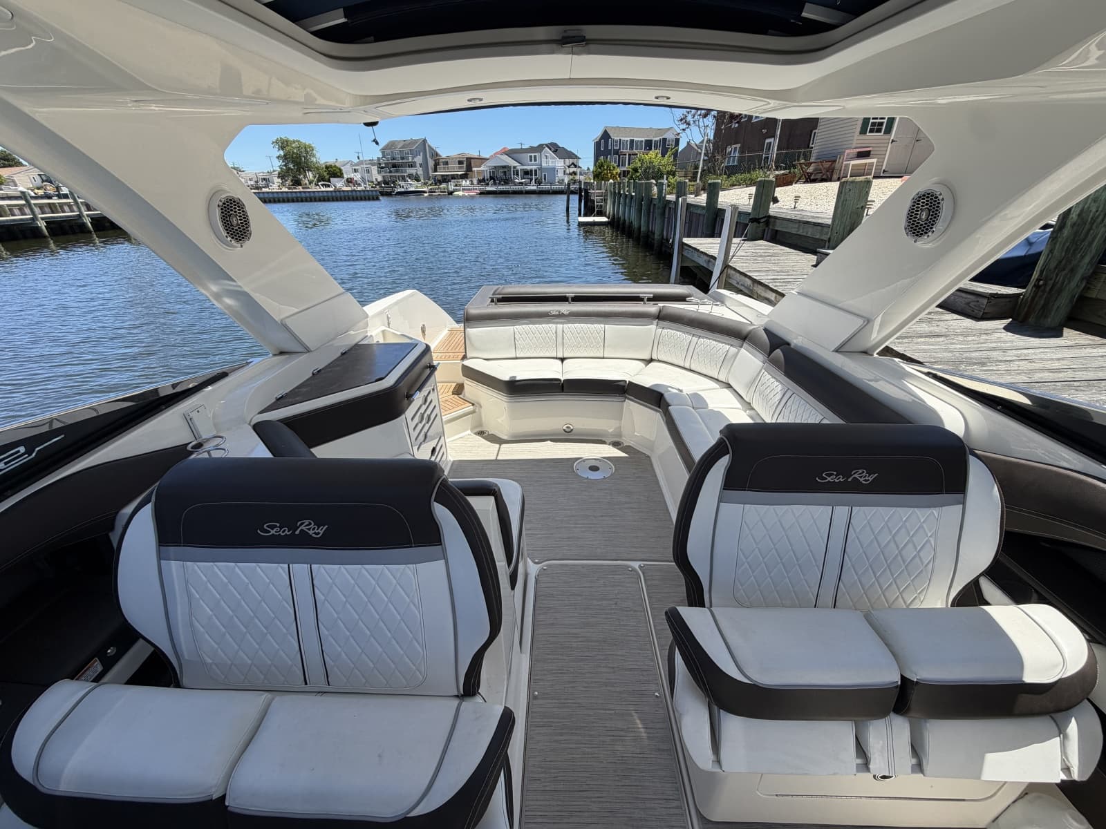 2017 Sea Ray 310 SLX - Photo 23