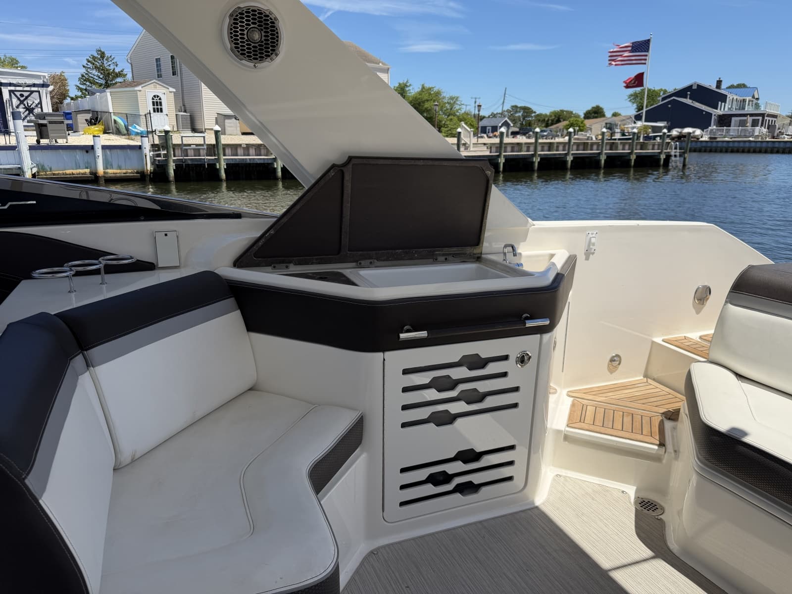 2017 Sea Ray 310 SLX - Photo 22