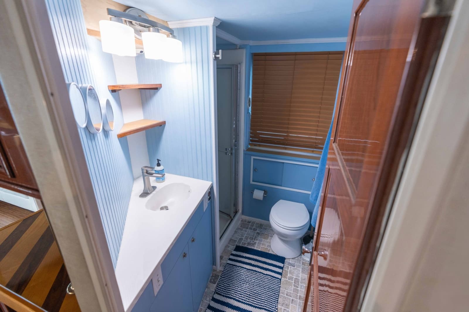 2001 Harbor Master 520 Coastal