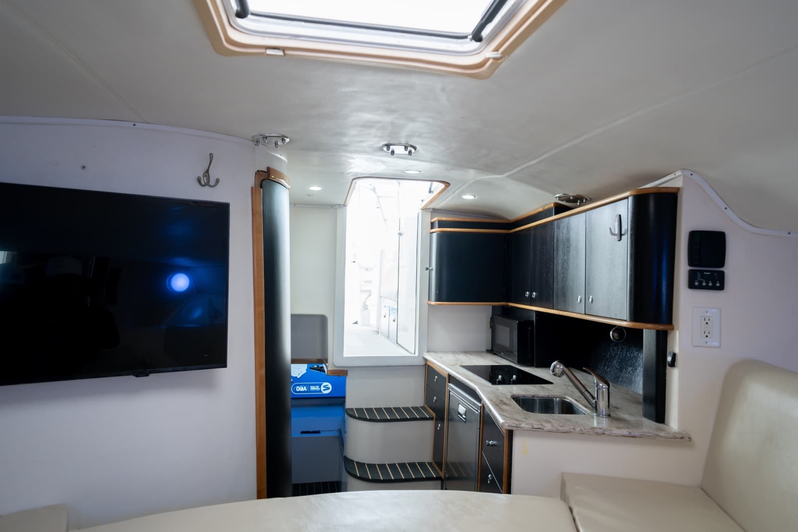 2011 Contender 40 Express