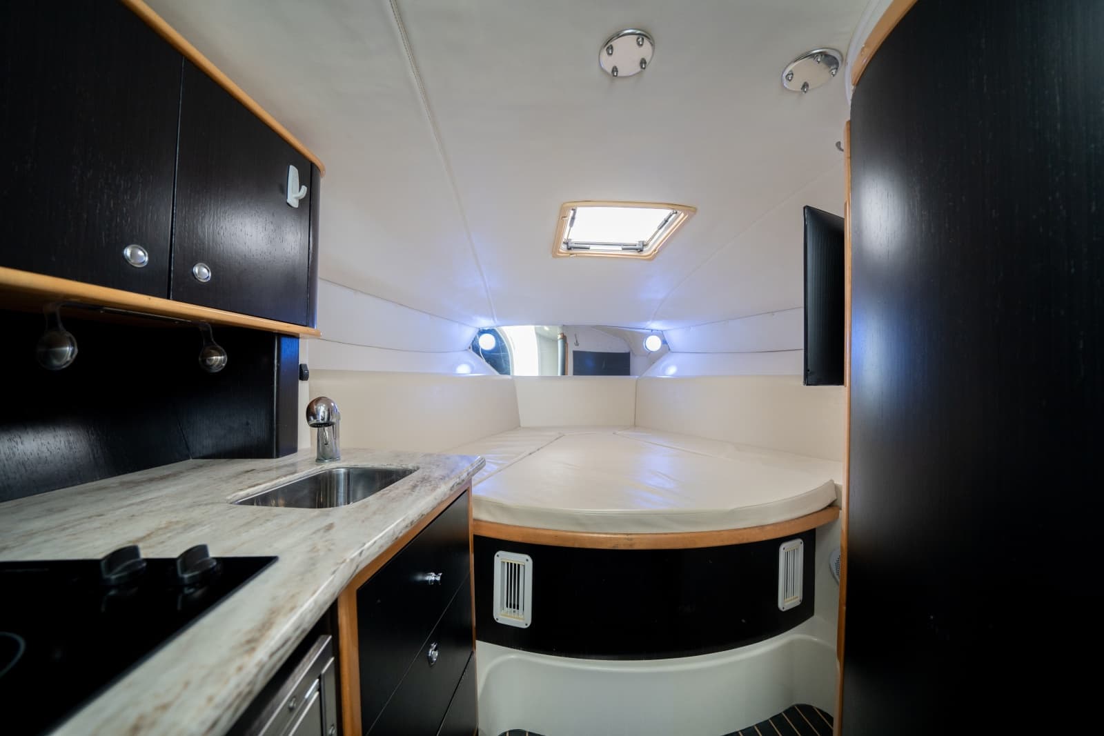 2011 Contender 40 Express