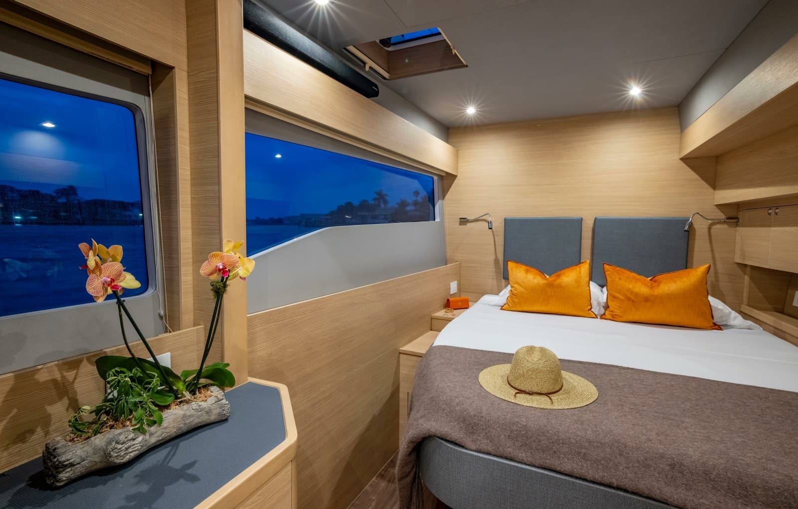 2023 Aquila 54 Yacht