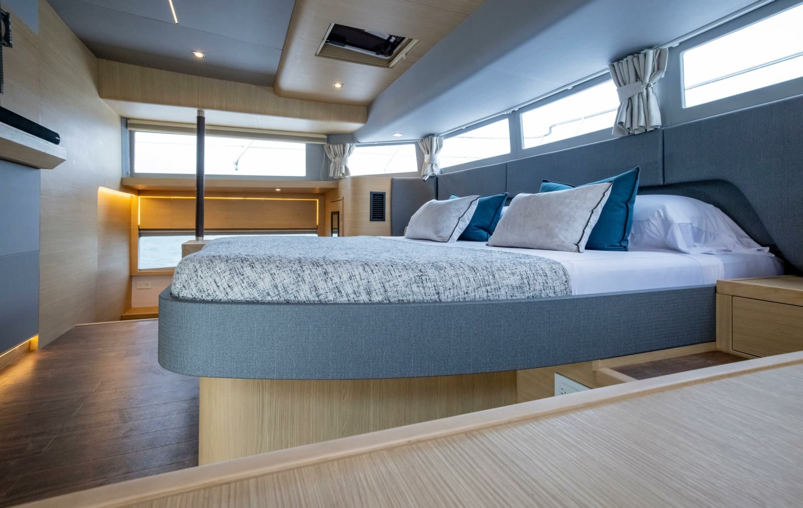 2023 Aquila 54 Yacht