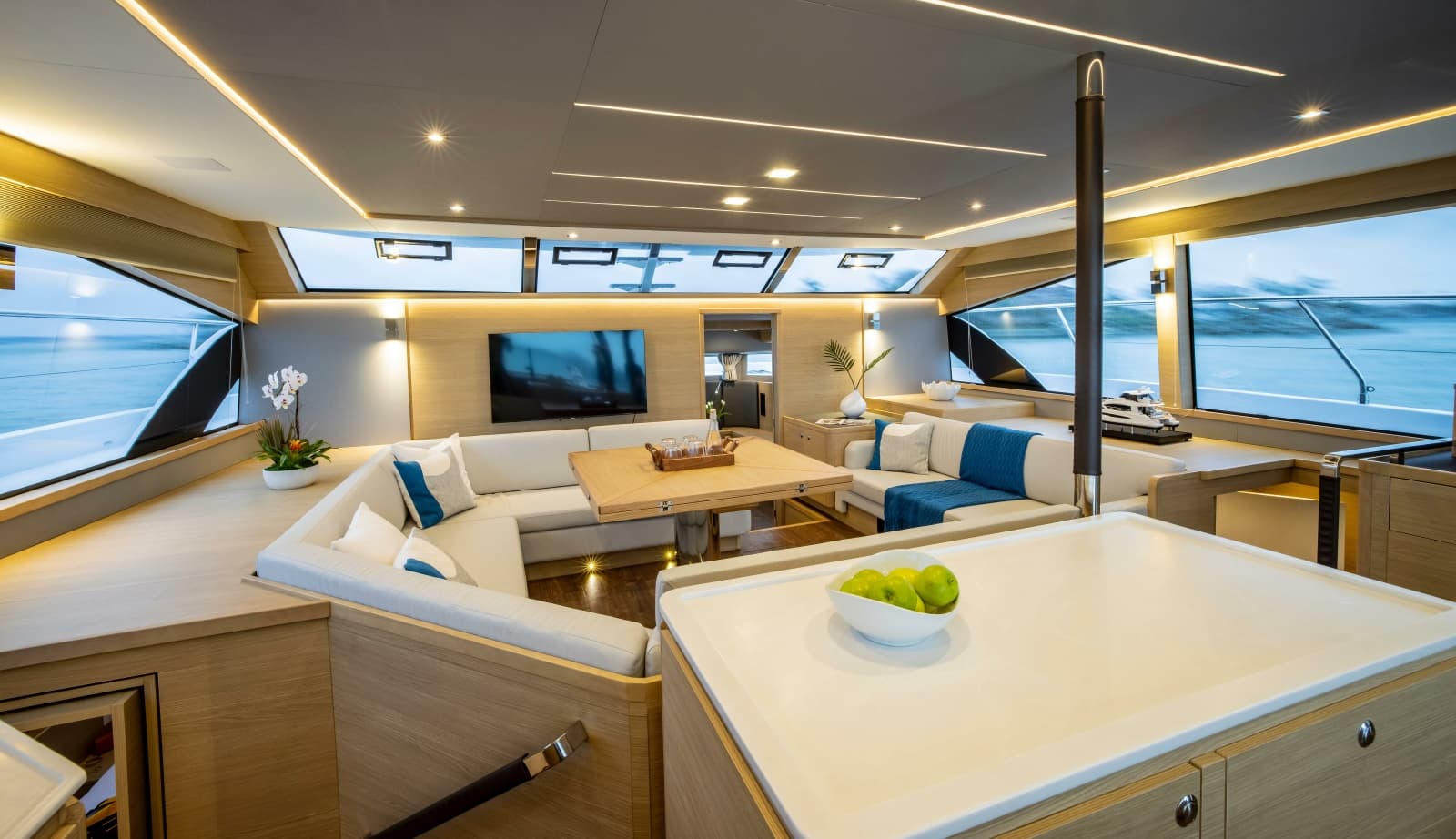 2023 Aquila 54 Yacht
