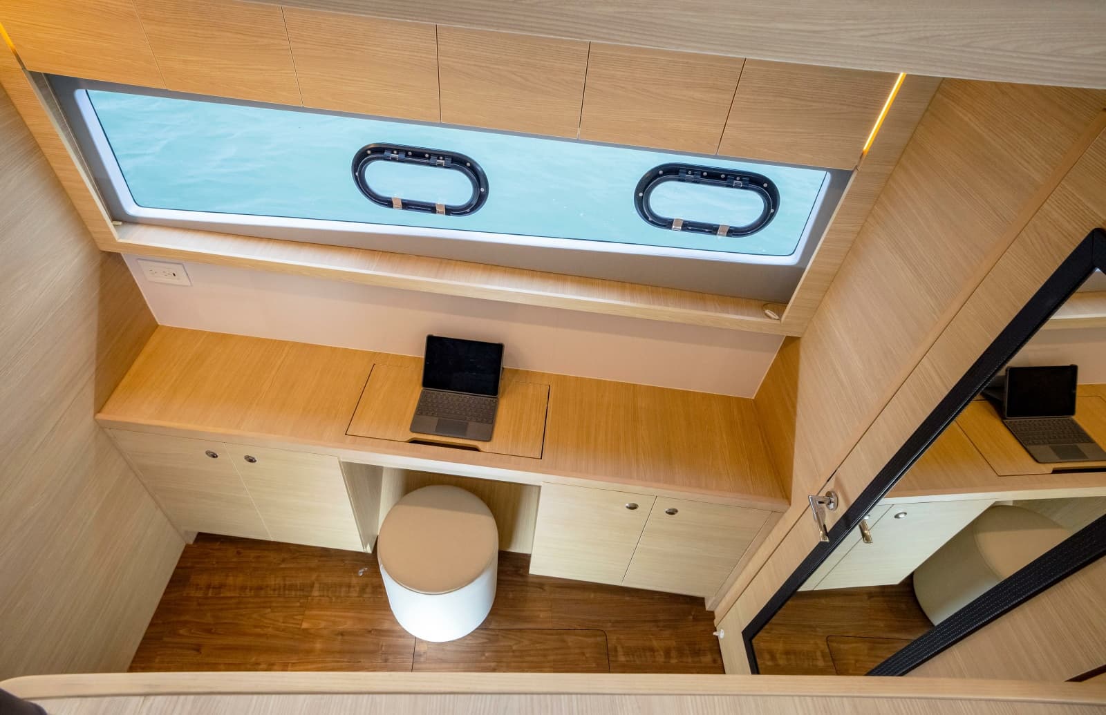 2023 Aquila 54 Yacht