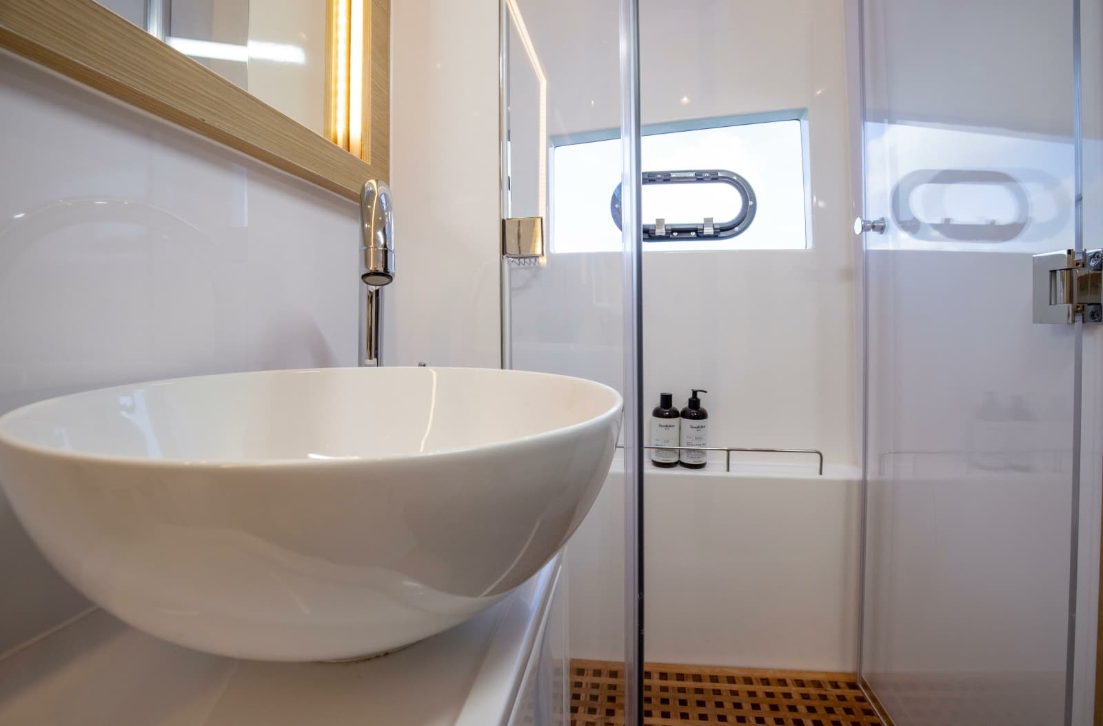 2023 Aquila 54 Yacht