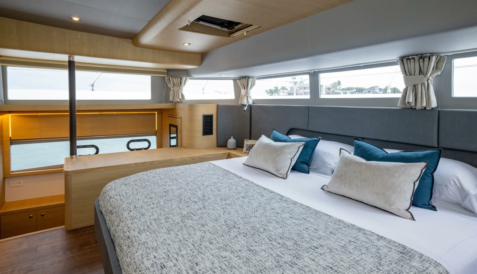 2023 Aquila 54 Yacht