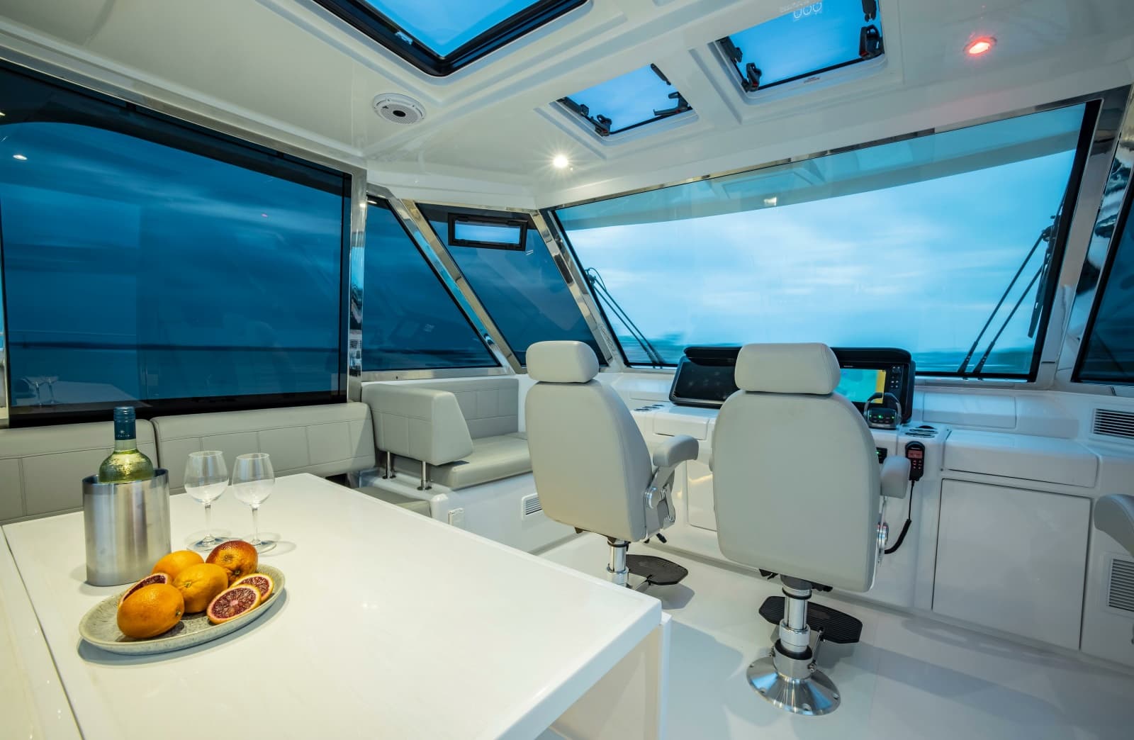 2023 Aquila 54 Yacht