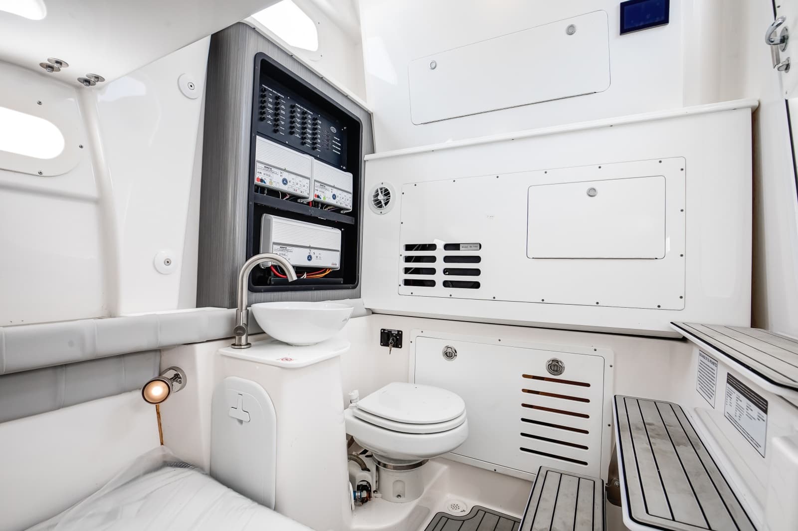 2021 Sea Fox 368 Commander