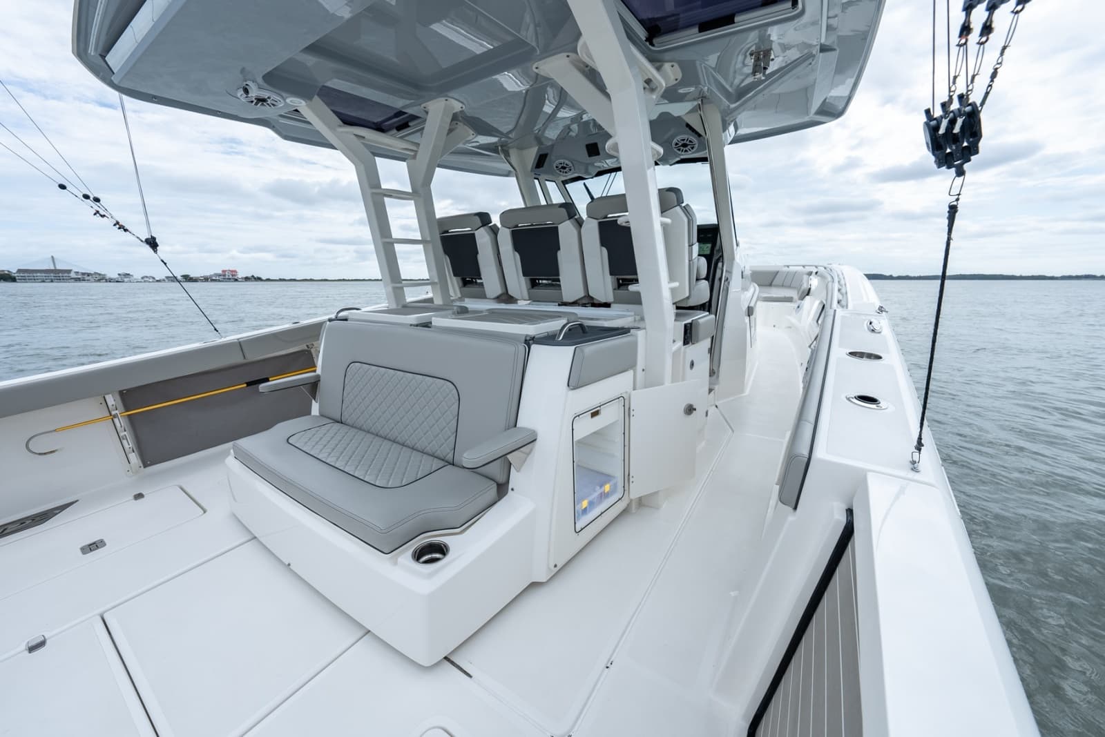 2023 Pursuit S 428 Sport