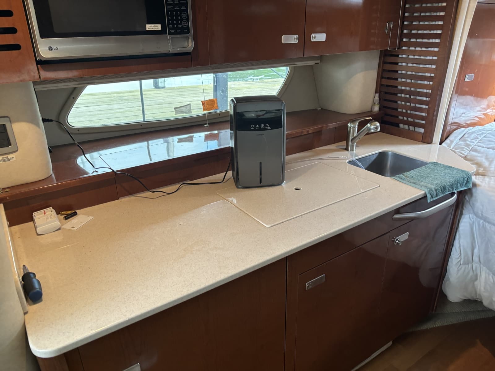 2010 Sea Ray 370 Sundancer - Photo 24